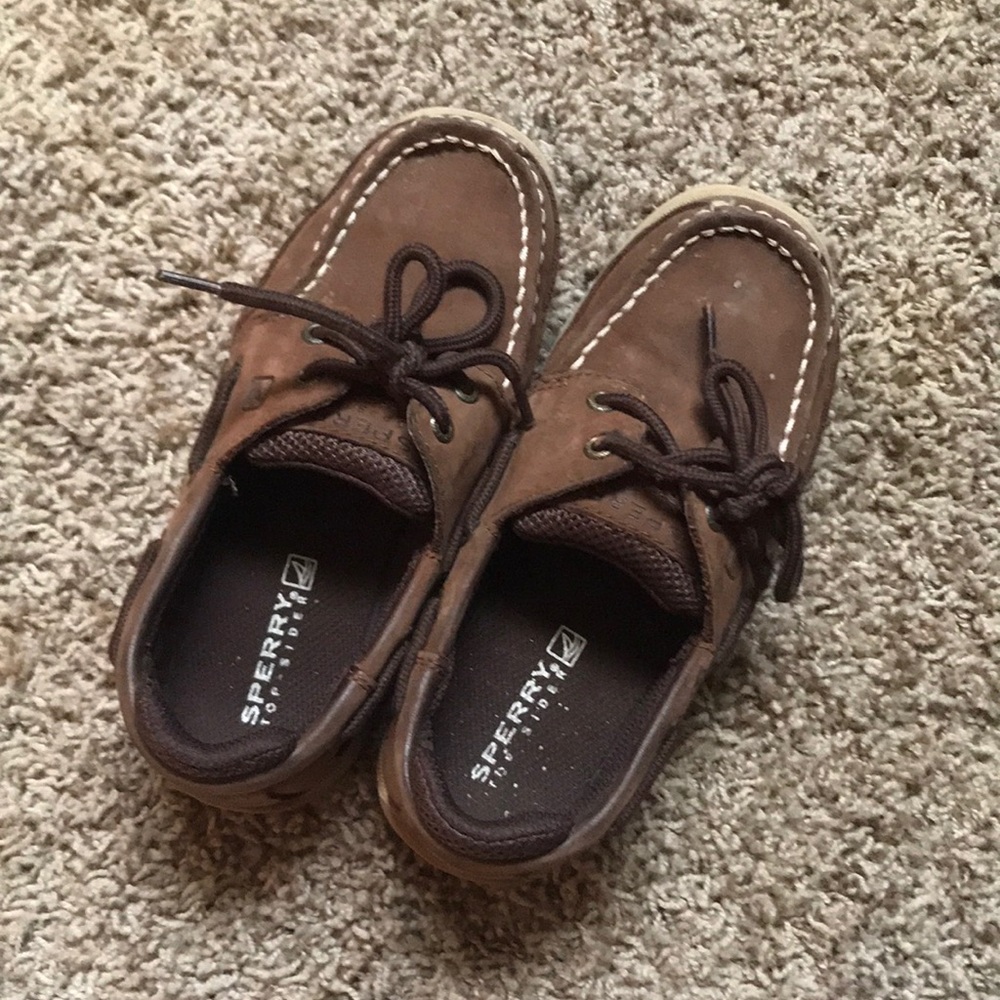 Boys Size 1 Sperry lanyard shoes